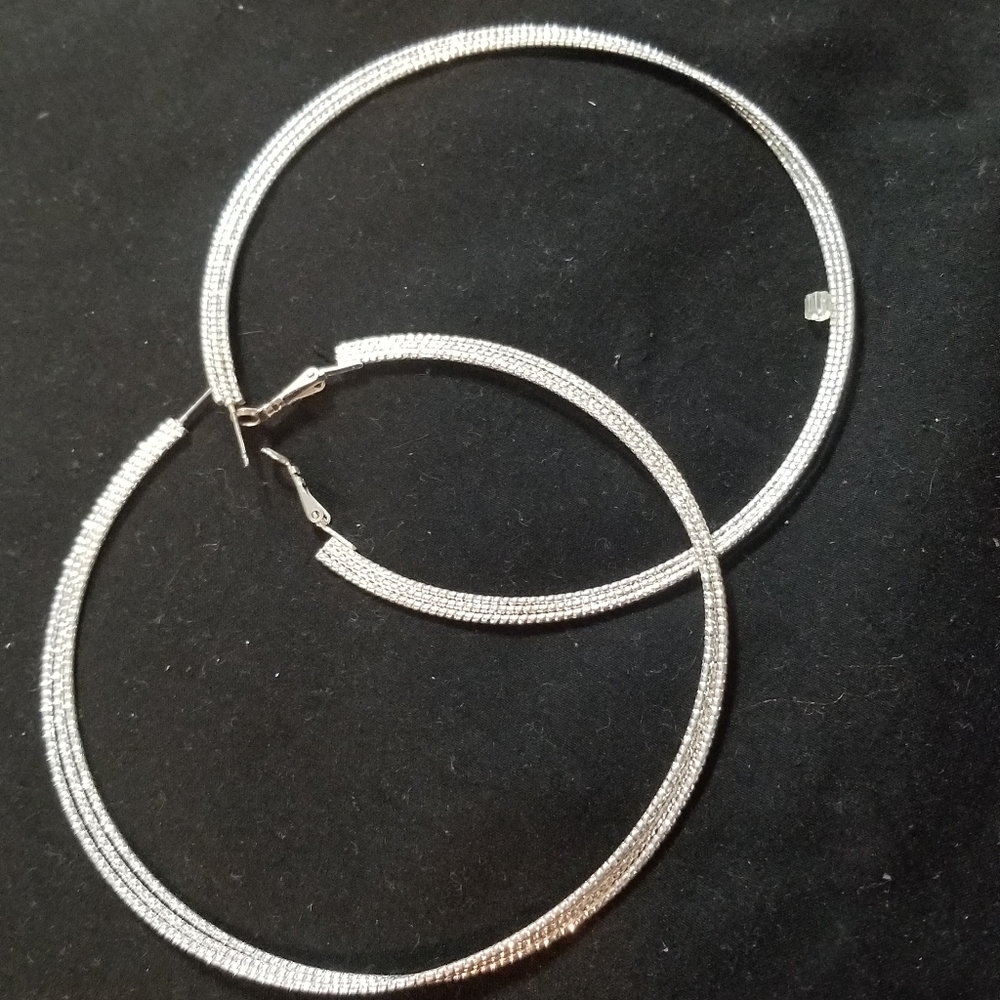 Earrings - Picture 2 of 3